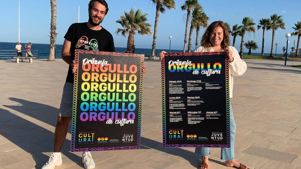 La concejala Mar Ezcurra con el presidente de la asociación Atrévete Juan Miguel López