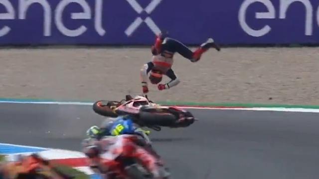 Marc Márquez sufre una fuerte caída en Assen