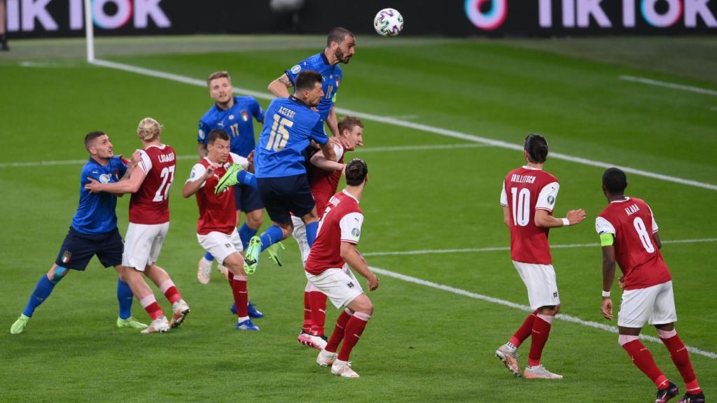 Cabezazo de Bonucci, en el Italia - Austria de los octavos de la Eurocopa 2020