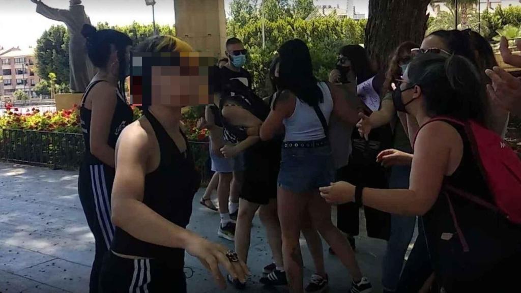 Uno de los momentos del encontronazo feminista de este sábado en Murcia.