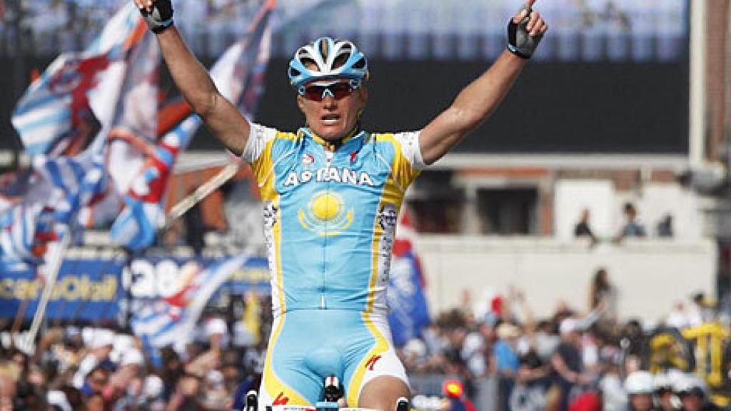 Vinokúrov celebra una victoria