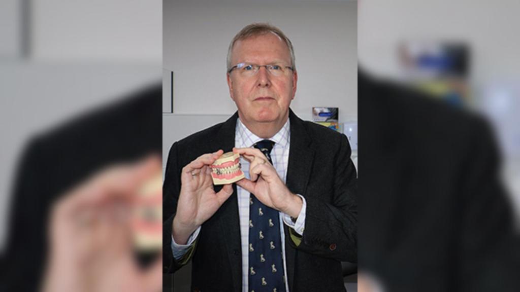 Profesor Paul Brunton.