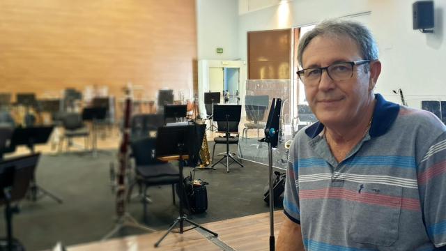 Díaz Alcaina, en la caja de la música, hace el balance de la temporada de banda sinfónica municipal de Alicante.