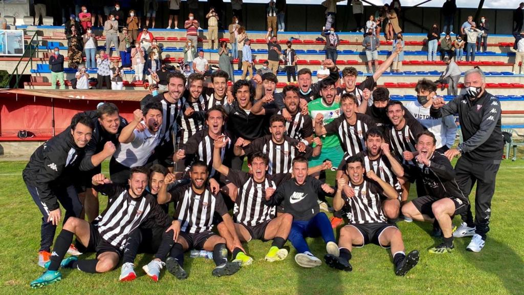 El Victoria tras conseguir clasificarse para la Copa del Rey.