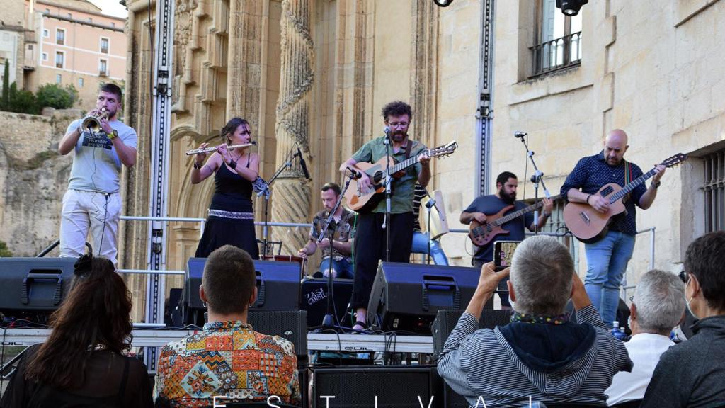 Actuación de Zas! Candil Folk.