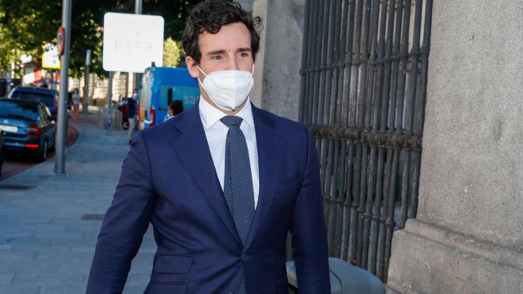 Íñigo Onieva, a su llegada al funeral de Carlos Falcó.