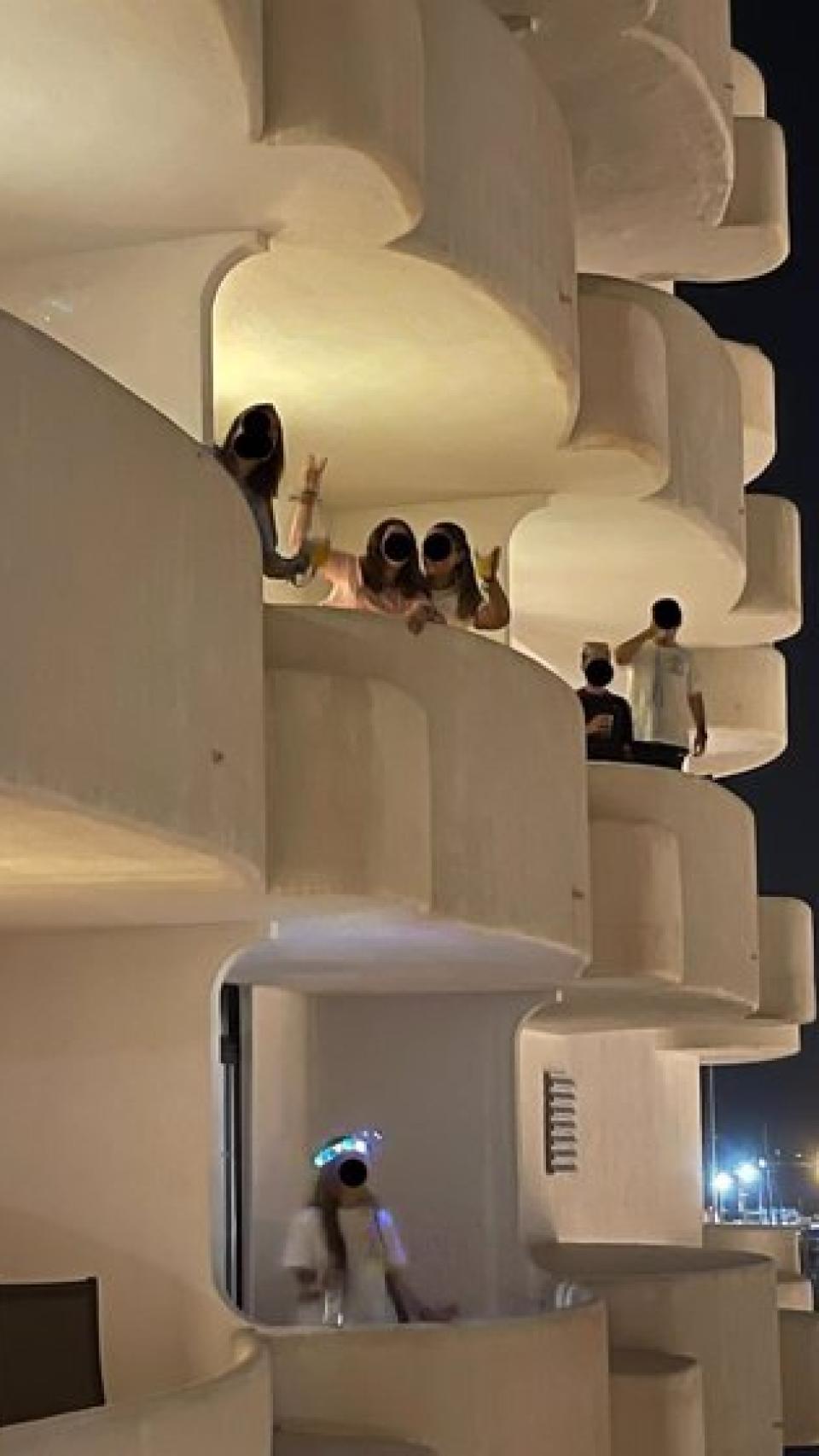 Algunos de los estudiantes confinados.