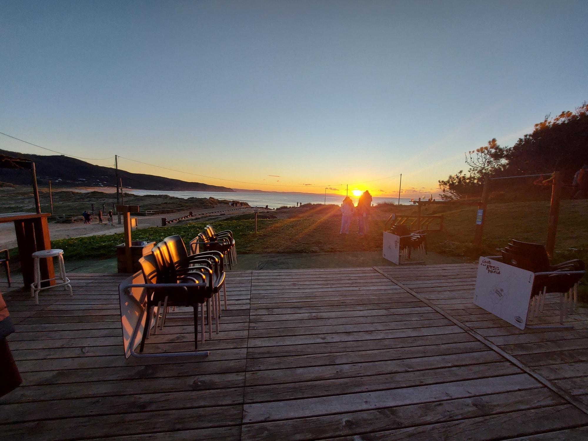 Atardecer en ‘O Alpendre’, Doniños. Foto:  O Alpendre Facebook.