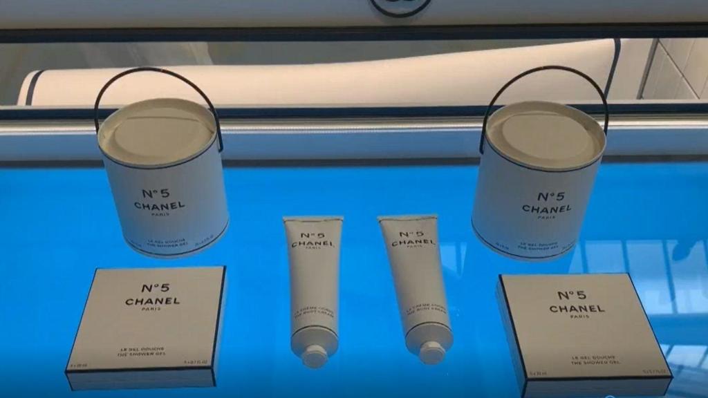 Con motivo del centenario el perfume, se ha preparado una colección limitada en honor a la firma.