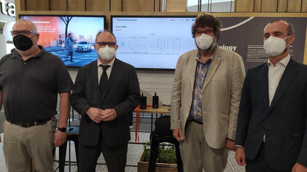 Josep Paradells, director de la Fundación i2Cat,; Eduard Martín, CIO y director 5G de la MWCapital; Marc Serra, director de Servicios e Infraestructuras de Fira de Barcelona; y Josué Sallent, director de la Fundación TIC Salud Social, durante la presentación del sistema Contact Tracing.