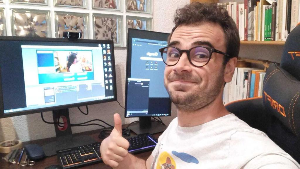 Pablo antes de una retransmisión en Twitch.