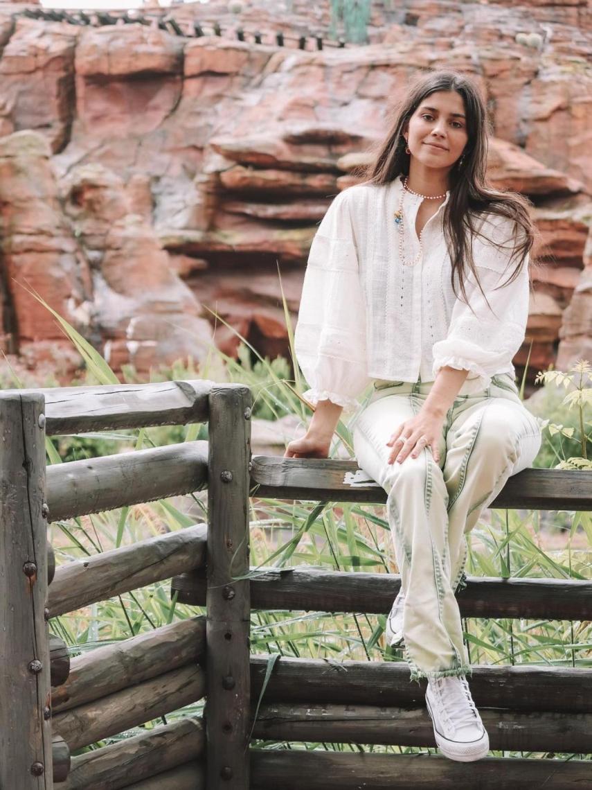 María García de Jaime luciendo dos de las nuevas prendas de Name The Brand.