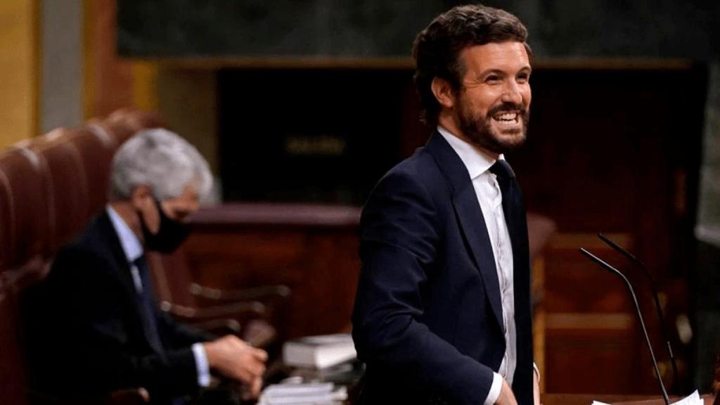 Pablo Casado, presidente del PP, en la tribuna del Congerso.