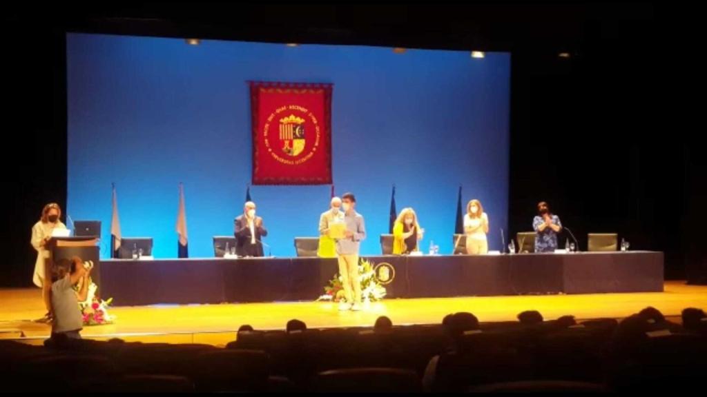 El estuante quedó el primero en la Olimpiadas de Biología de Alicante.