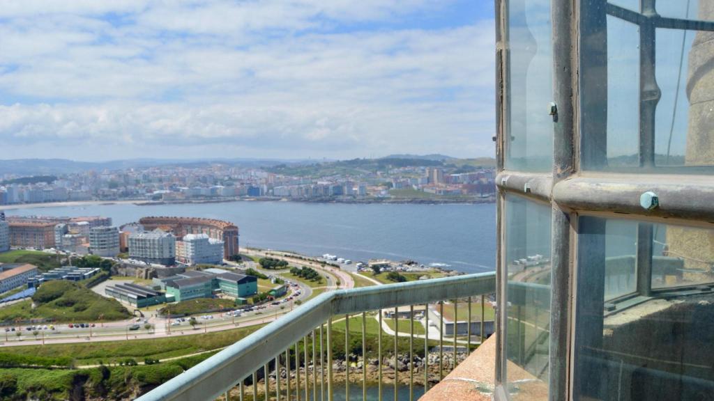 Vistas de la ciudad de A Coruña desde el farol de la Torre de Hércules.