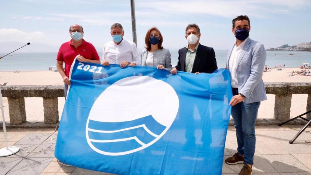 Izado de banderas azules en Sanxenxo (Pontevedra).