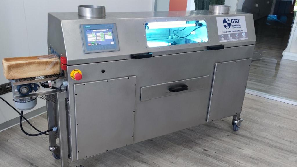 Túnel ultravioleta fabricado ‘ad hoc’ para una compañía alimentaria de panes ecológicos.