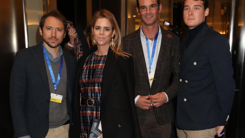 La pareja, junto a Amelia Bono y Manuel Martos.