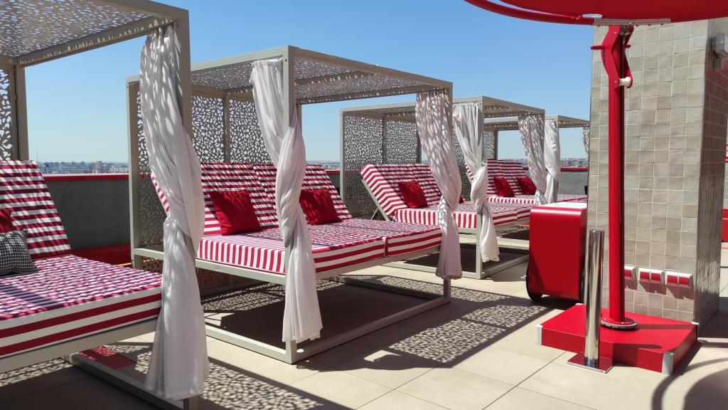 Terraza en el tejado del Hard Rock Hotel. Foto: Invertia