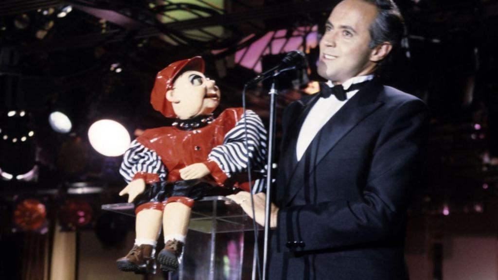 Moreno de joven actuando con su personaje Monchito.