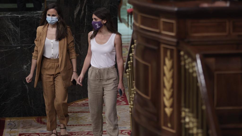 Las ministras Ione Belarra e Irene Montero en el Congreso de los Diputados.