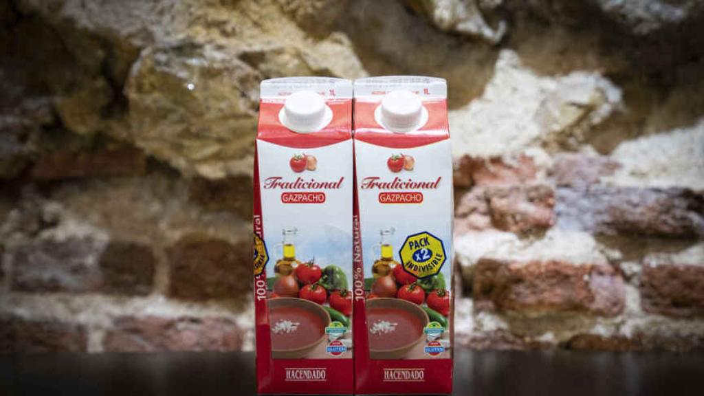 Mercadona vende su gazpacho tradicional en un paquete indivisible de dos.