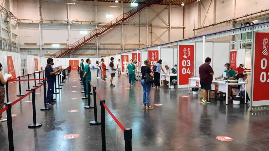 Un total de 2.688.483 personas han recibido ya una dosis de la vacuna en la Comunidad.