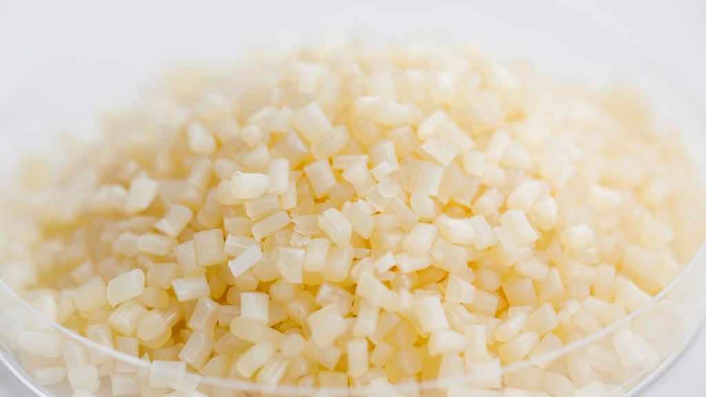 El aditivo ADBio PLA+, desarrollado y patentado por ADBioplastics, confiere al PLA de base más resistencia y flexibilidad, entre otras propiedades.