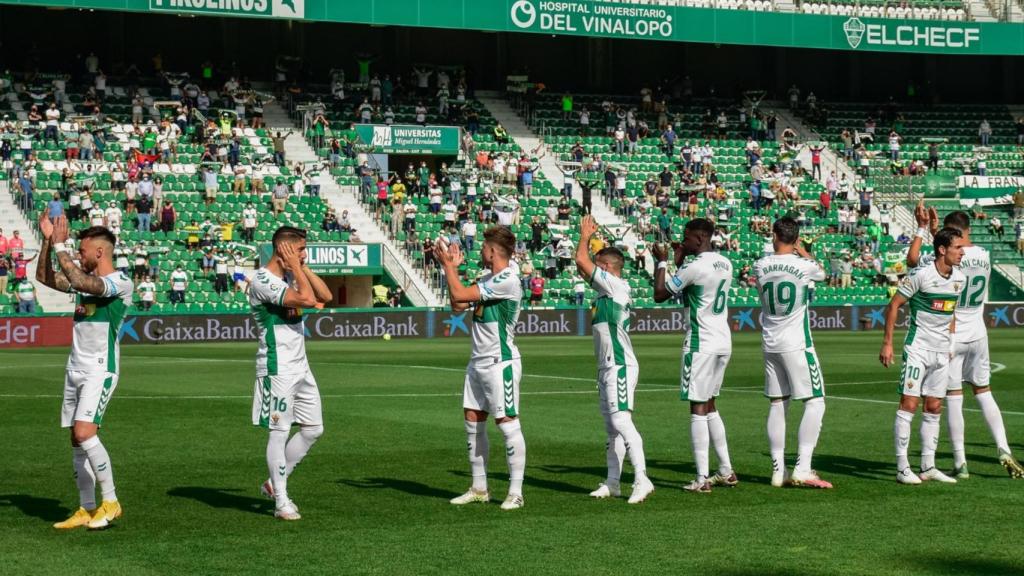 El equipo del Elche CF tras despedir la temporada con el Athelitc Club en el Martínez Valero.