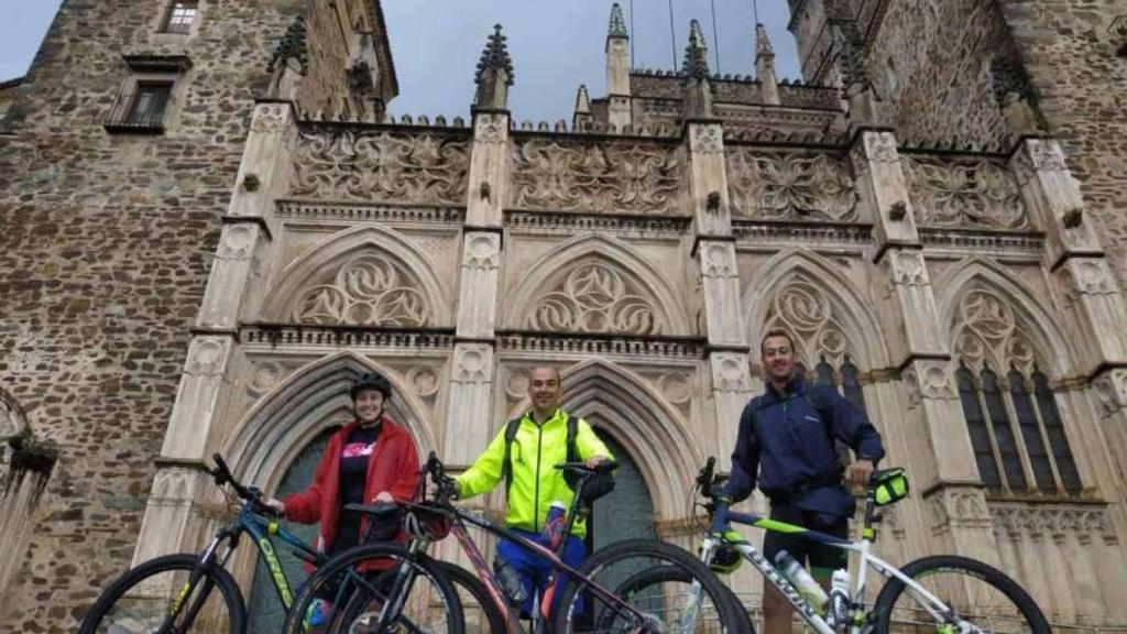 Peregrinos en bicicleta en Guadalupe