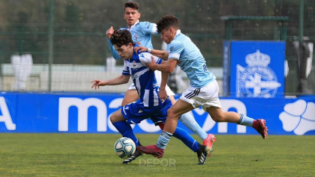 David Mella durante un lance del partido entre Deportivo y Celta.