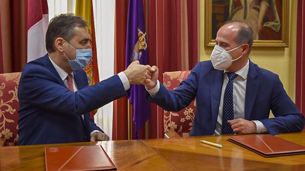 El delegado del Gobierno en Castilla-La Mancha, Francisco Tierraseca, y el alcalde de Guadalajara, Alberto Rojo, en una imagen de este lunes