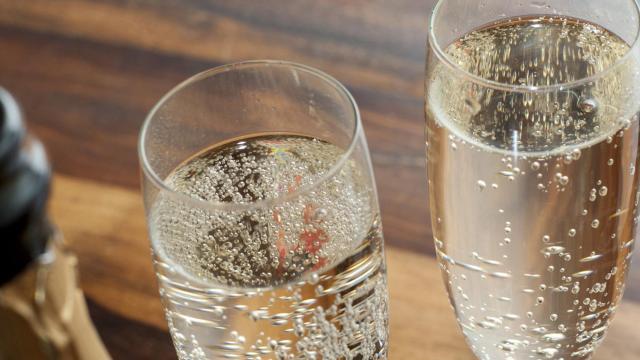 Dos copas de champán, mejor que una.