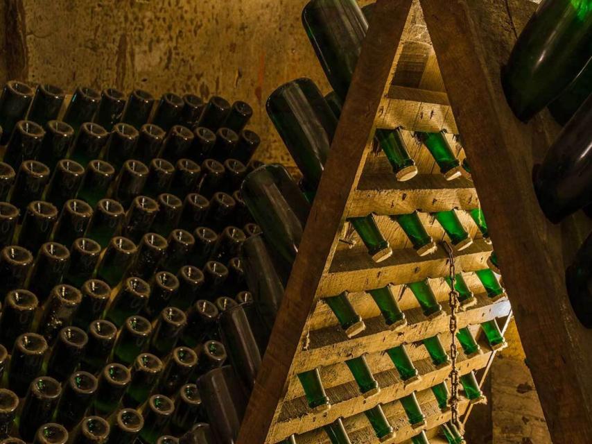 Botellas de champagne en rima.