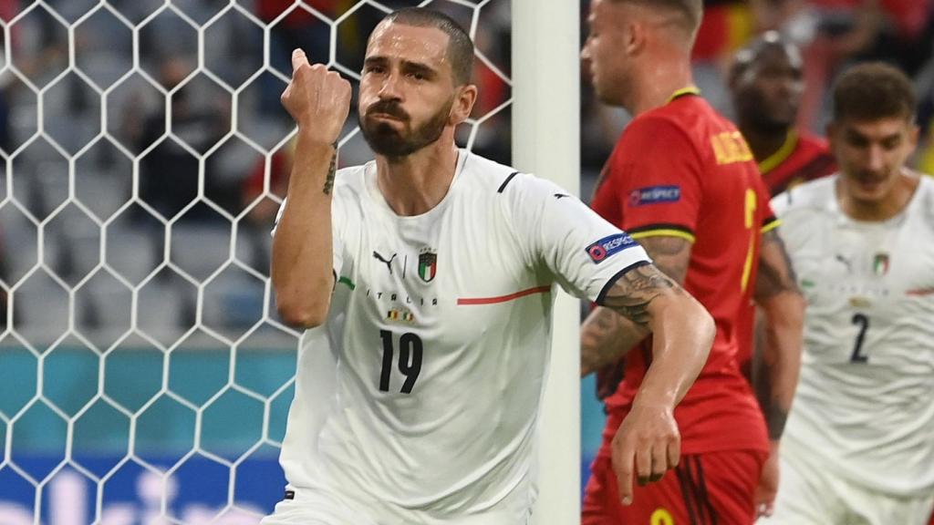 Leonardo Bonucci celebra un gol que luego le fue anulado ante Bélgica