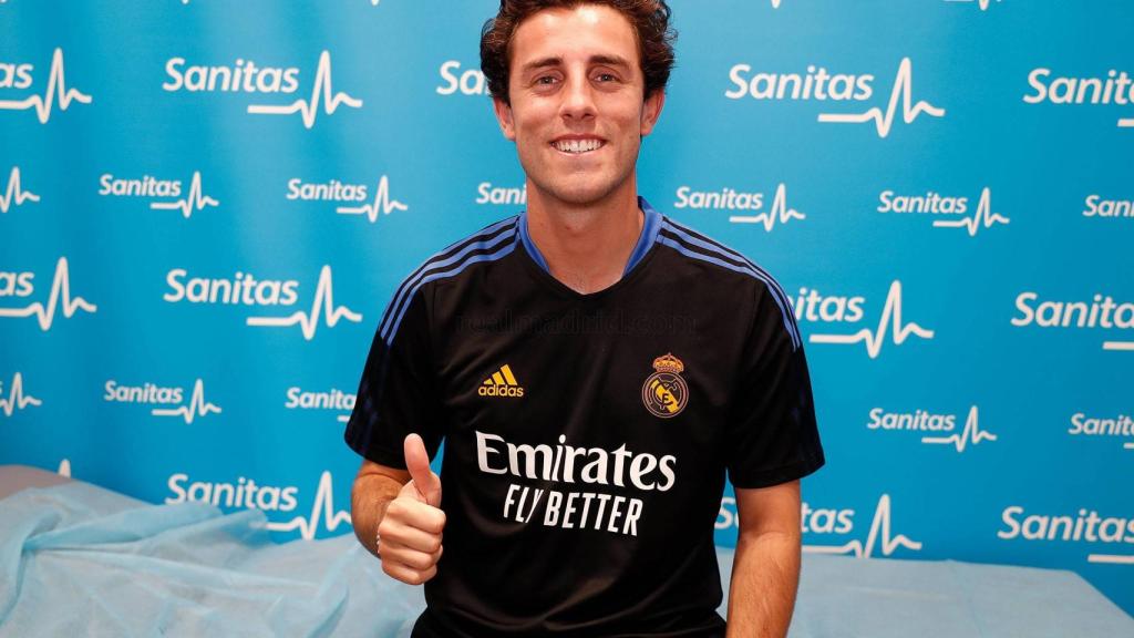 Álvaro Odriozola, pasando el reconocimiento médico