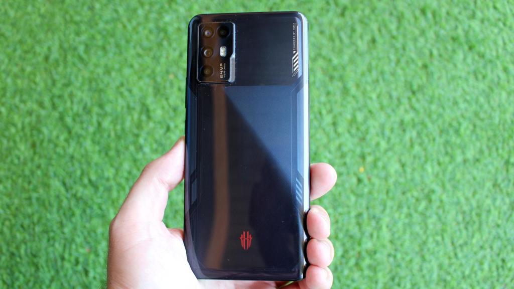 El Nubia Red Magic 6R no parece un móvil gaming.