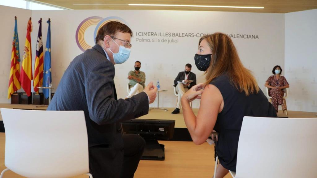 Ximo Puig y Francina Armengol, durante la I Cumbre Islas Baleares-Comunidad Valenciana. EE