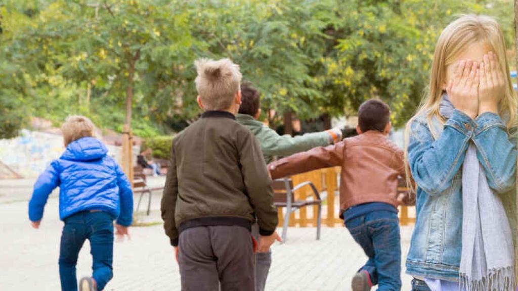 Las actividades al aire libre son fundamentales para desarrollar las competencias motrices y sociales.