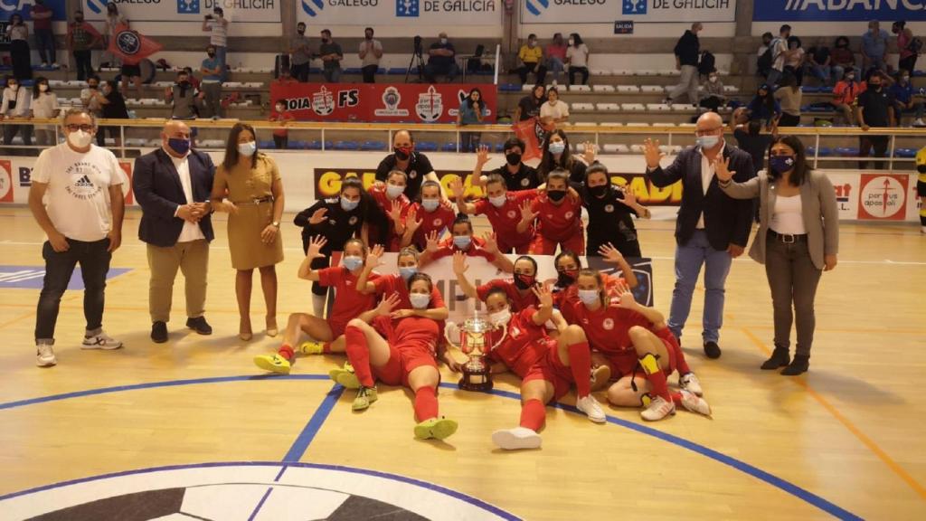El 5 Coruña Futbol Sala Femenino celebra su ascenso a Segunda División.