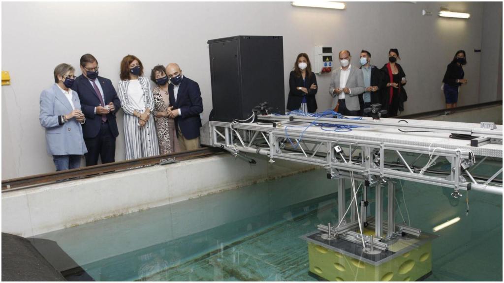 Visita a la instalaciones en el campus de Ferrol.