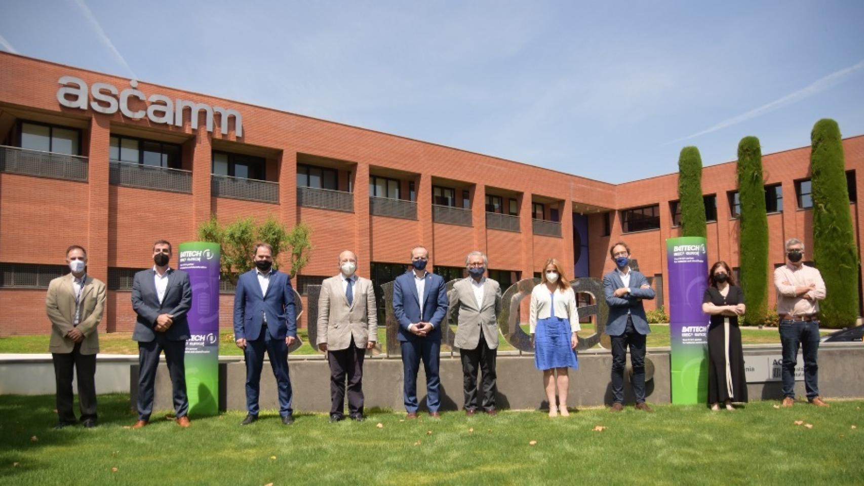 Los responsables de IREC y Eurecat, durante la presentación de Battech.