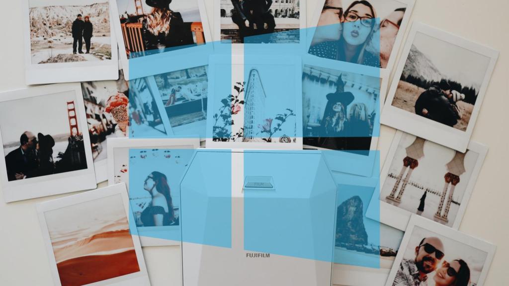 Una impresora junto al logo de Windows 10.