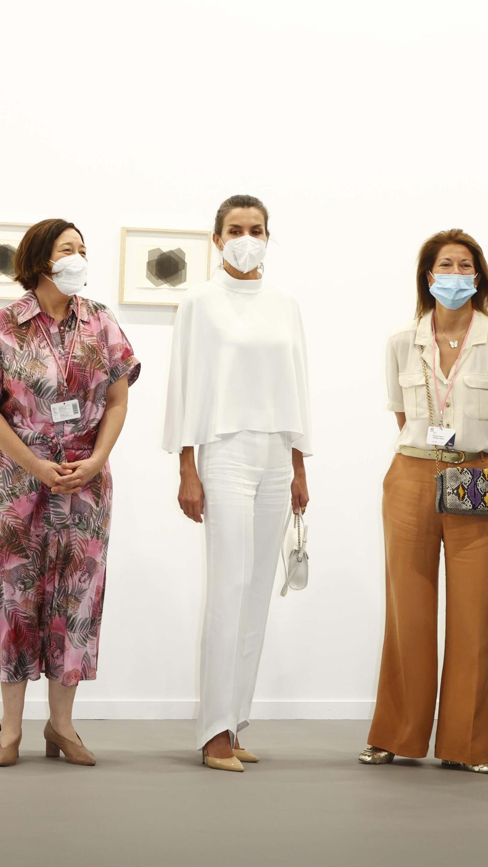 Letizia con 'look' blanco en ARCOMadrid.