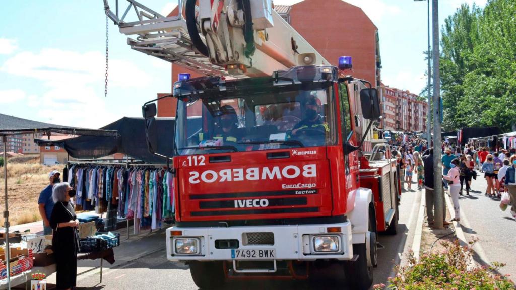 Impresionante despliegue policial y de bomberos en pleno mercadillo de Benavente 5