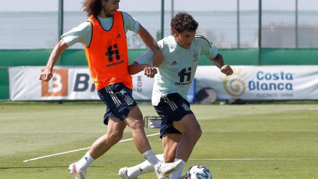 Jesús Vallejo durante el entrenamiento de España