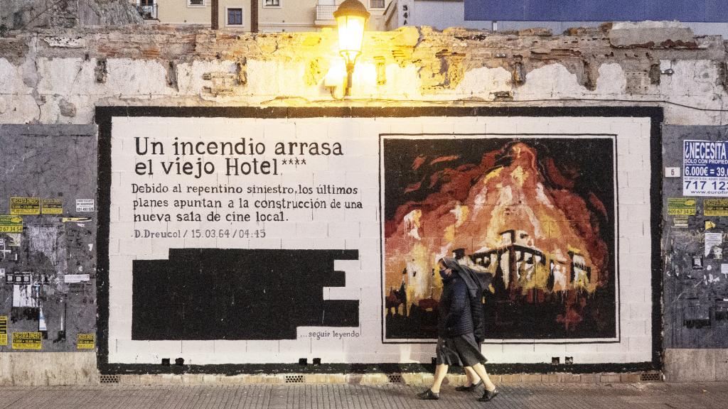 Un grafiti del artista malagueño en calle Victoria.