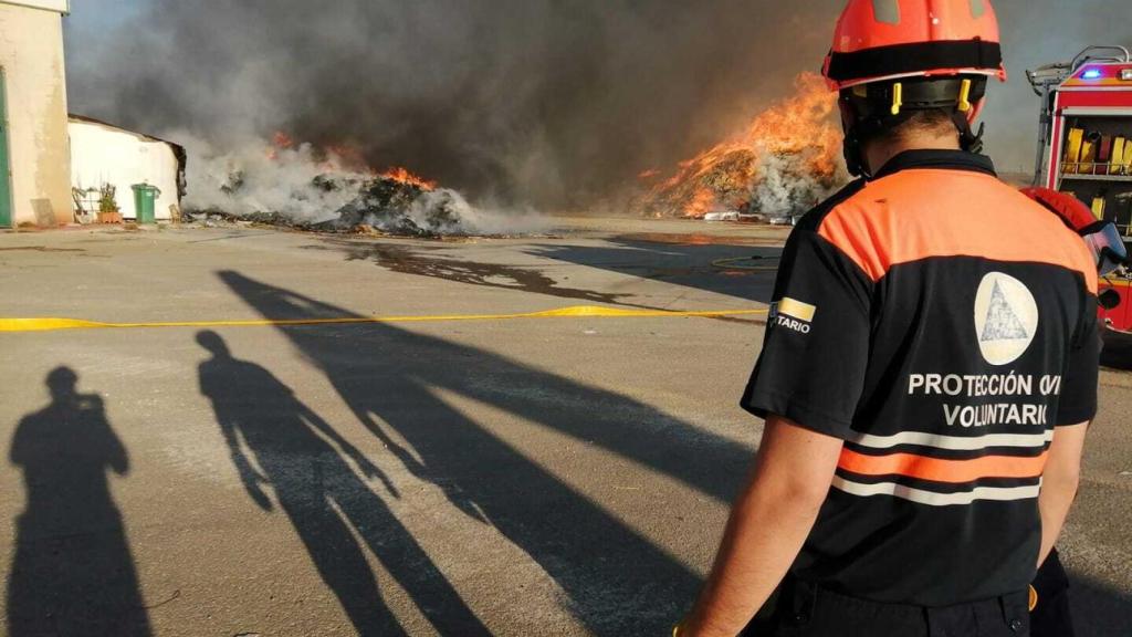 Una imagen del incendio tomada por Protección Civil de Alcázar de San Juan