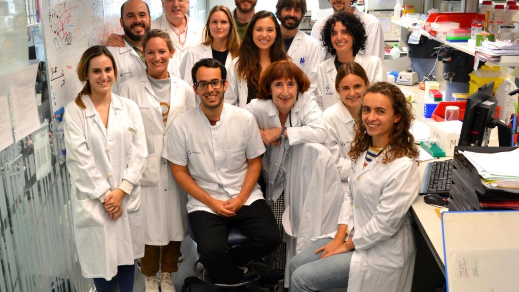 López de Munain y su equipo del Hospital de Donostia.