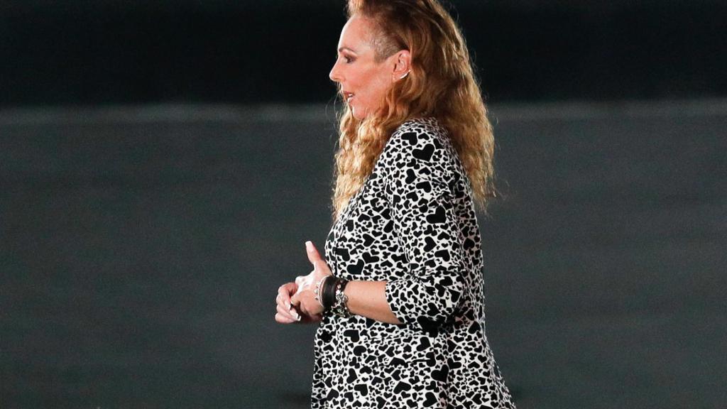 Rocío Carrasco luciendo un traje de corazones de Zadig & Voltaire.